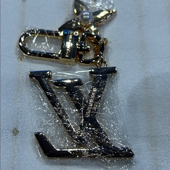 🌟GOLD BAG CHARM 🌟 - Picture 5 of 5